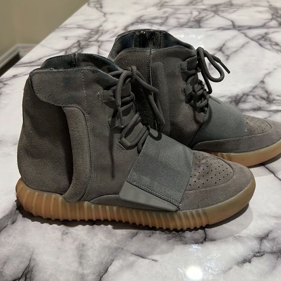 1000% Auth. Yeezy Boost 750 Light Gray Glow Gum Size 8 main image 4